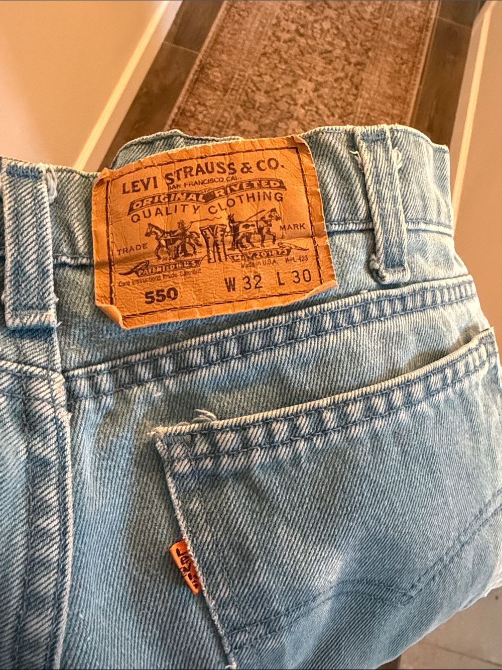 Vintage Levi’s 550 High-Rise Light Blue Jeans - Picture 5 of 5